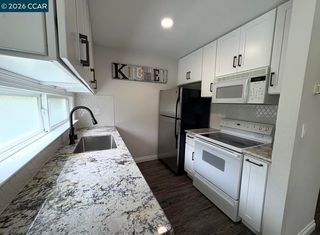 810 Oak Grove Rd #111, Concord, CA 94518