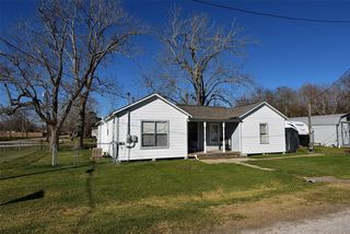 85 9th St, Blessing, TX 77419
