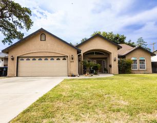 1424 W Tulare Avenue, Visalia, CA 93277