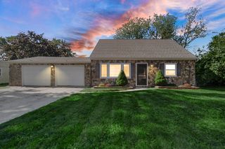 746-1 Capitol Rd, Valparaiso, IN 46385