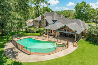 110 Sequoia St, Lake Jackson, TX 77566