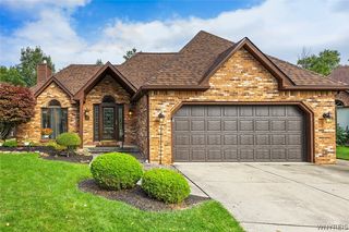 49 Bradfield Dr, East Amherst, NY 14051