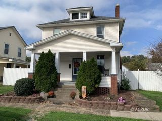 463 S 4th Ave, Middleport, OH 45760