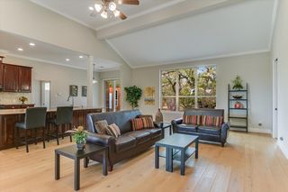 300 Round Rock Rd, Wimberley, TX 78676