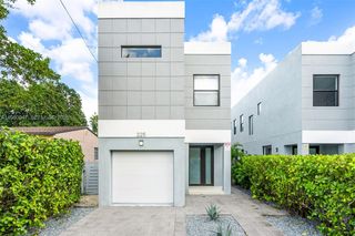 225 NW 40th Ct, Miami, FL 33126