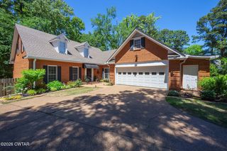 27 Beacon Hill Dr, Jackson, TN 38305