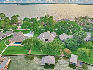 9370 Escondido Dr, Willis, TX 77318