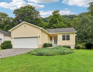 118 Whitewater Dr, Maggie Valley, NC 28751