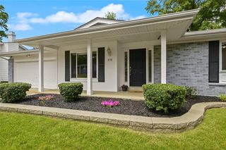 575 Goldwood Dr, Ballwin, MO 63021
