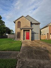 803 Whelton Dr, Pasadena, TX 77503