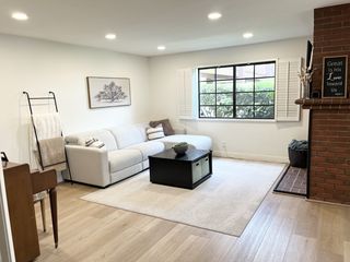 231 Bethany Rd #105, Burbank, CA 91504