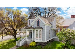 100 W  9th St, The Dalles, OR 97058