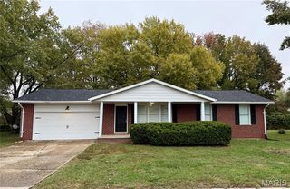 520 Country Meadow Ln, Belleville, IL 62221