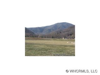 6 Campbell Creek Rd, Maggie Valley, NC 28751