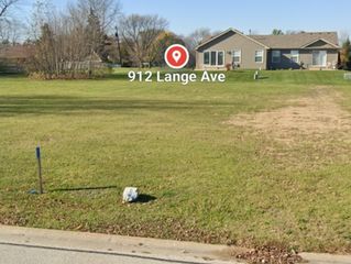 912 Lange Ave, Beecher, IL 60401
