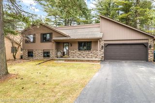 4253 Arbour Dr, Commerce Township, MI 48390