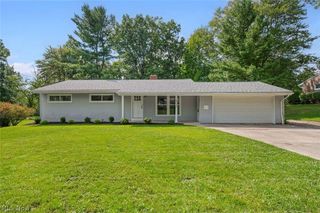 8454 Melody Ln, Macedonia, OH 44056