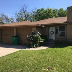 1216 Magnolia St, Gainesville, TX 76240