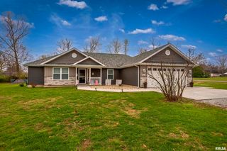 802 McKinley St, Benton, IL 62812