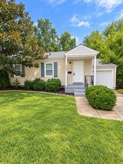 10307 Baltimore Ave, Saint Ann, MO 63074