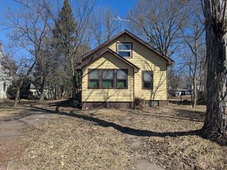 343 N  3rd St, New Richmond, WI 54017