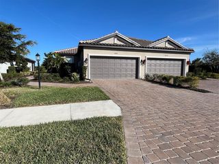 10433 Morning Mist Ln, Sarasota, FL 34241