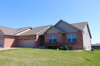 1906 English Oak, Washington, IL 61571