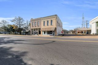 463 Commerce St #1, West Pt, MS 39773