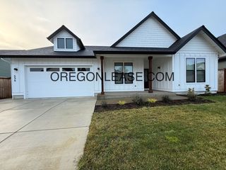 536 Buster Ln, Eugene, OR 97404