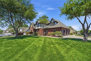 2448 NW Valley View Dr, Lees Summit, MO 64081
