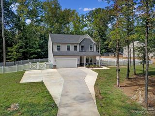 11004 E  Lake Rd, Charlotte, NC 28215