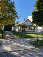 1226 W  65th St, Cleveland, OH 44102