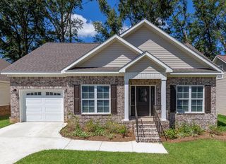 321 Camberly Ct, Dothan, AL 36301