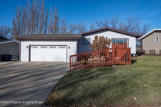 759 8th Ave E, Dickinson, ND 58601