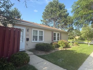 1938 Hancock Dr, Hoffman Estates, IL 60169
