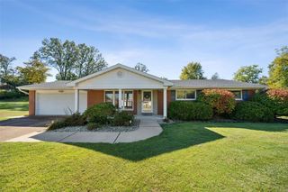 2560 Rolens Dr, Saint Louis, MO 63129
