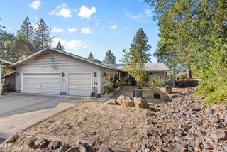 758 Summit Loop, Grants Pass, OR 97527