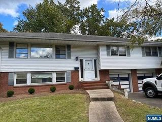 813 Columbus Dr, Teaneck, NJ 07666