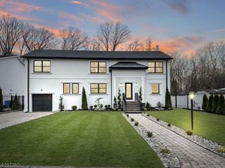 12 Clauss Ave, Paramus, NJ 07652