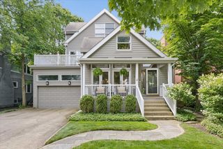 922 Ash St, Winnetka, IL 60093