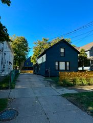 2238 W  10th St, Cleveland, OH 44113