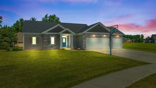 2200 Dogwood Ct, Bluffton, IN 46714