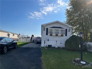 1289 Norwood Dr, Lockport, NY 14094