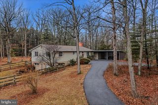 91 Ironwood Ln, Berkeley Springs, WV 25411