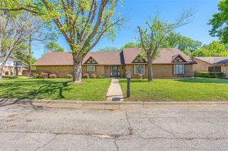2015 Edgewood Dr, Bridgeport, TX 76426