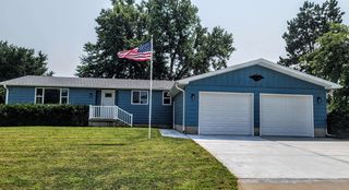 2219 Indian Acres Dr, Hastings, NE 68901