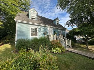 58 Eustis Ave, Newport, RI 02840