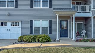 102 Essex Ln #9, Savoy, IL 61874
