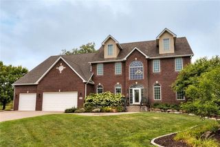 7275 Eagle Pointe Dr, Johnston, IA 50131