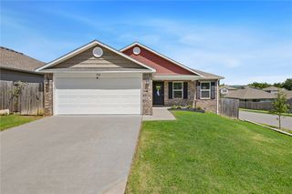 766 S  Jaybird Ln, Fayetteville, AR 72701